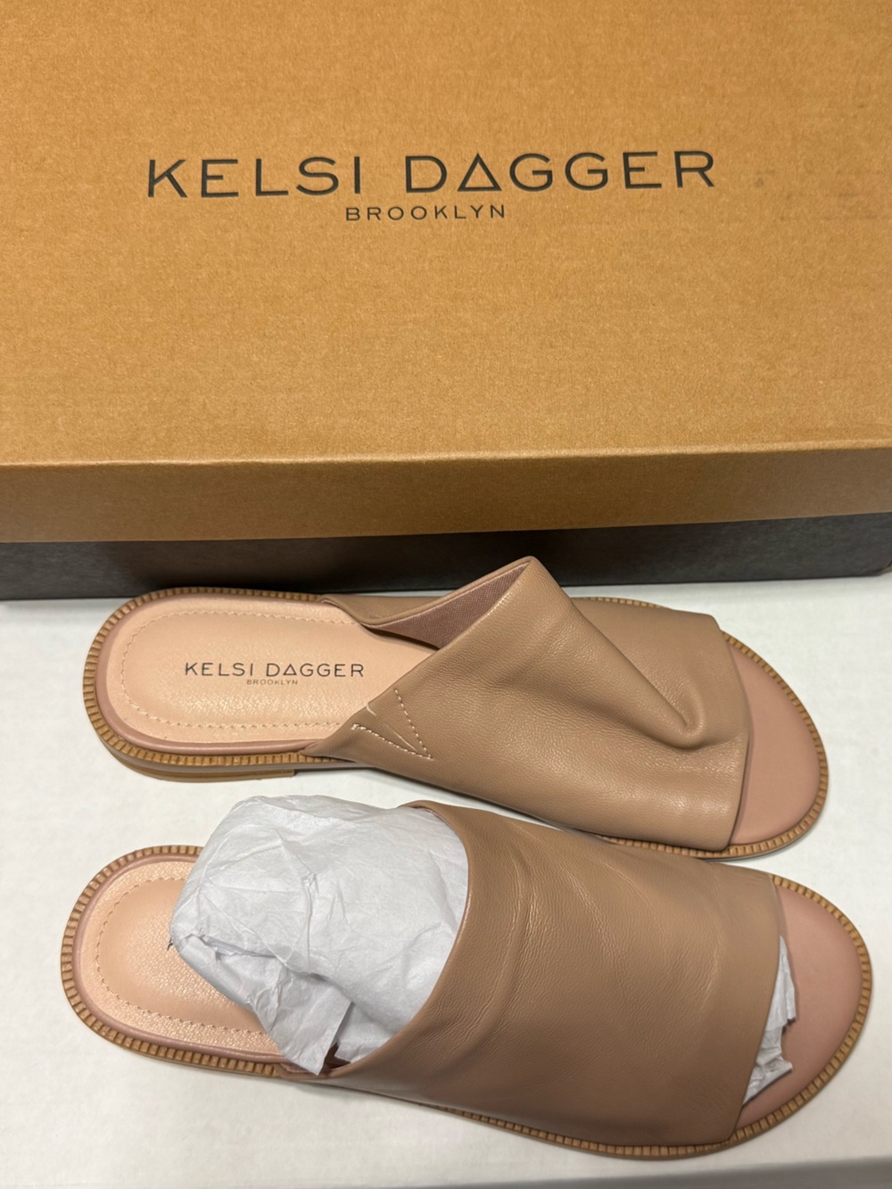New in box Kelsi Dagger Taupe butter-soft Leather Slide Sandals size 6